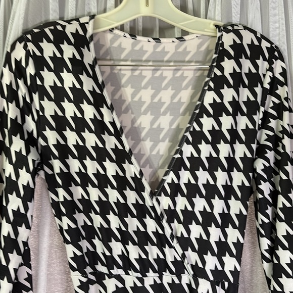 Flowy statement piece dress! - Picture 5 of 6